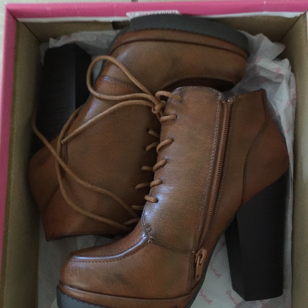 Qupid ponder booties